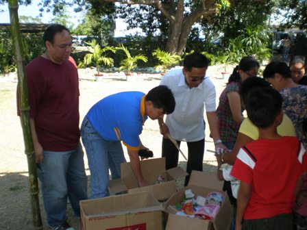 Distribution of Gift at SPED.JPG